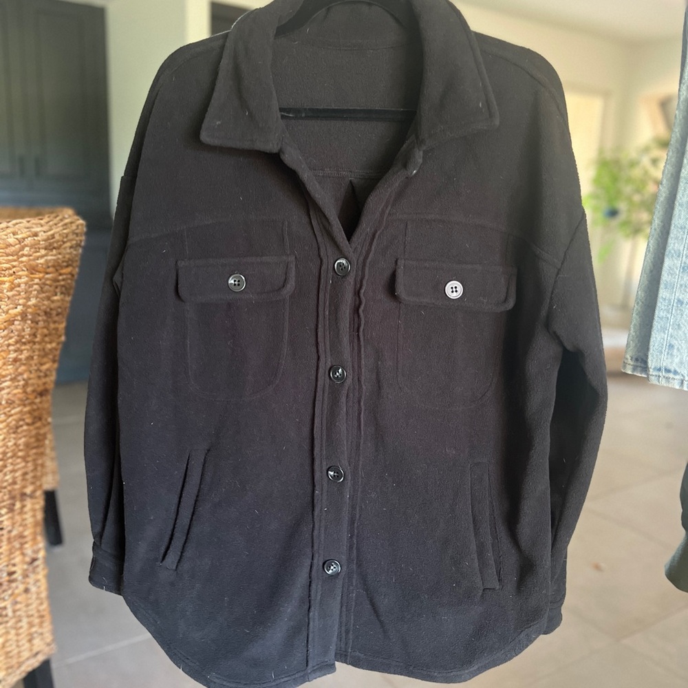 Women’s black shacket